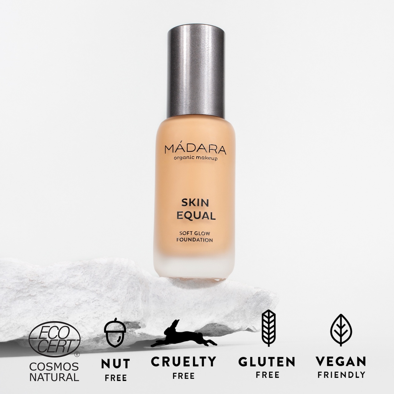 Mádara Skin Equal Foundation 40 Sand