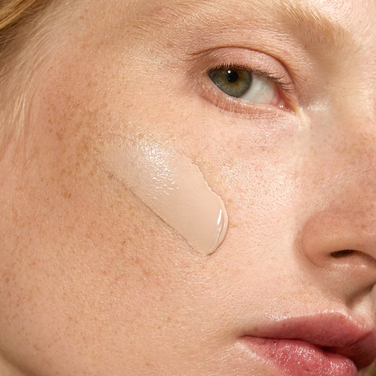 Mádara SKINONYM Semi-Matte Peptide Foundation 20 Ivory