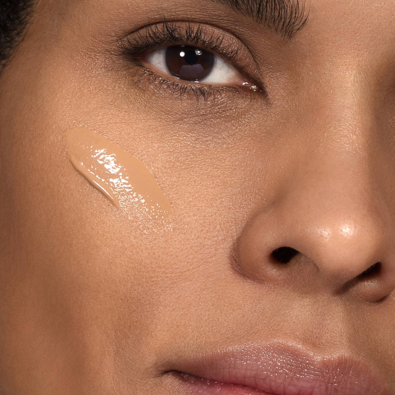 Mádara SKINONYM Semi-Matte Peptide Foundation 55 Clay