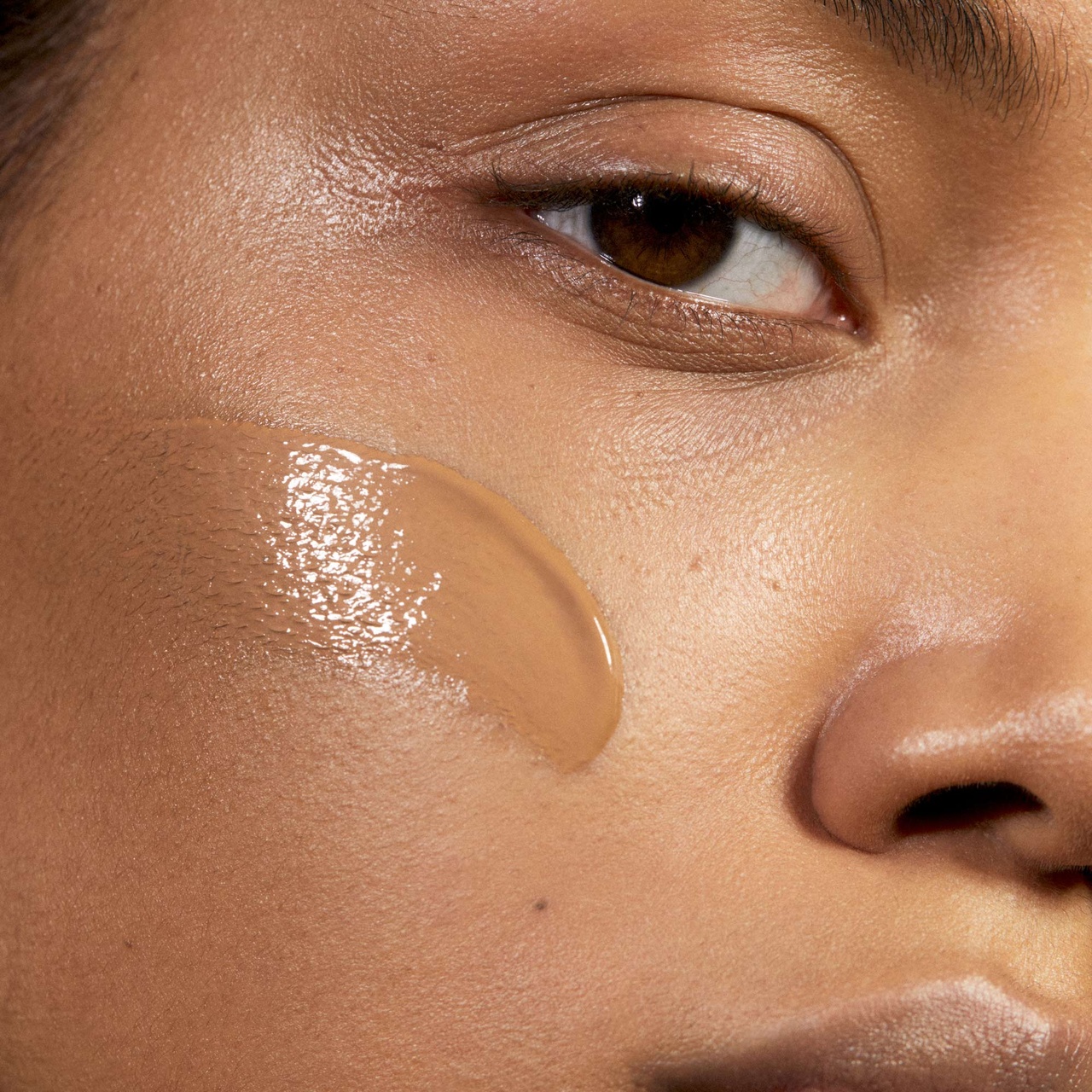 Mádara SKINONYM Semi-Matte Peptide Foundation 60 Olive